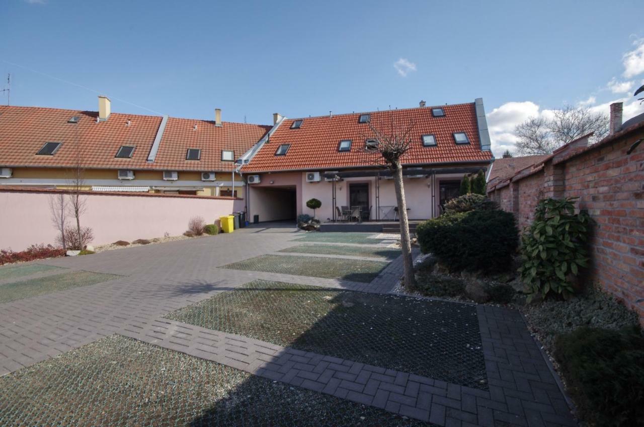 Royal Residence Apartments Gyula Buitenkant foto