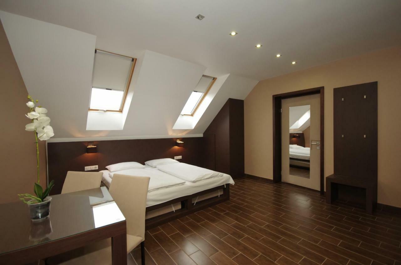 Royal Residence Apartments Gyula Buitenkant foto