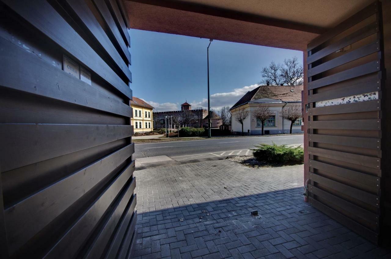 Royal Residence Apartments Gyula Buitenkant foto