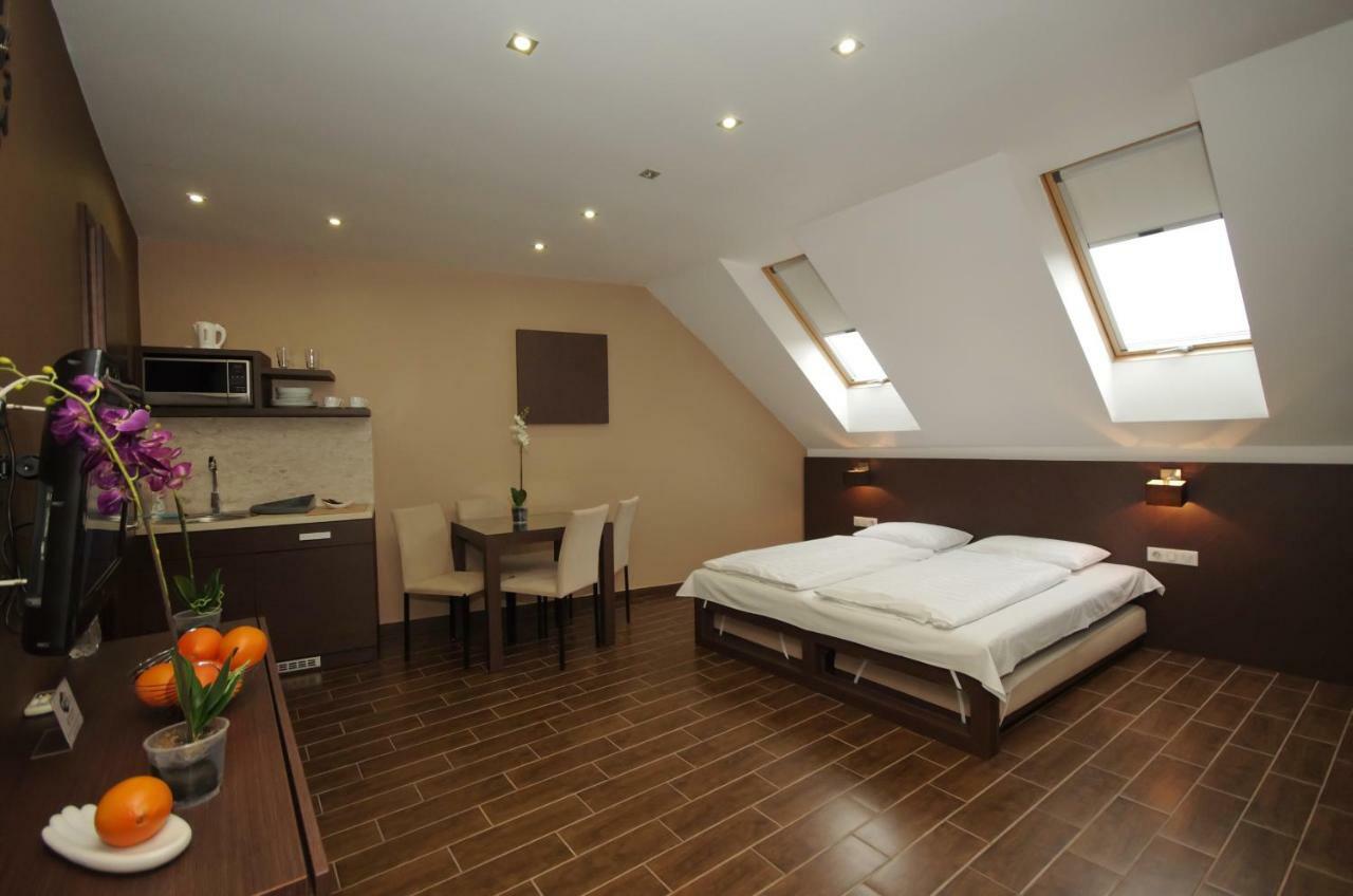 Royal Residence Apartments Gyula Buitenkant foto