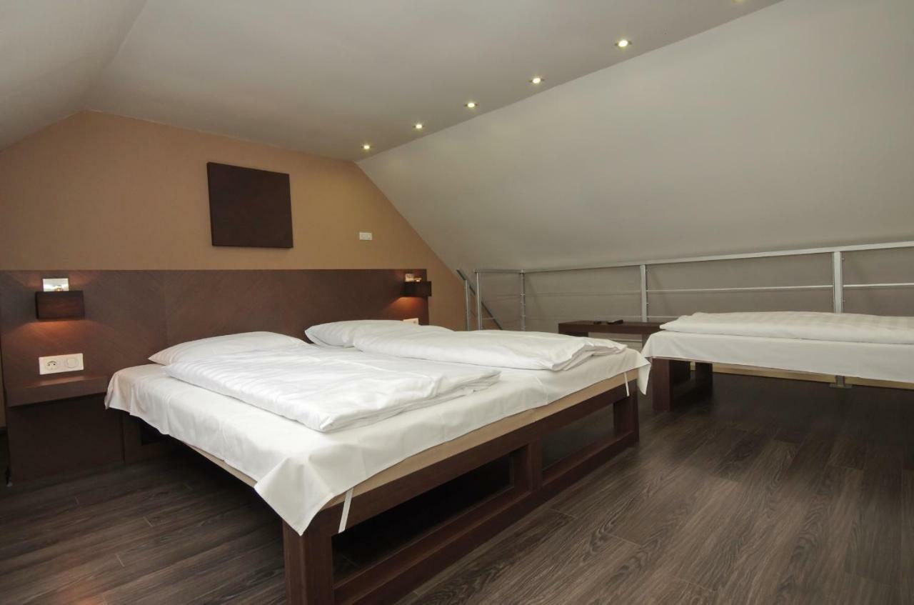Royal Residence Apartments Gyula Buitenkant foto