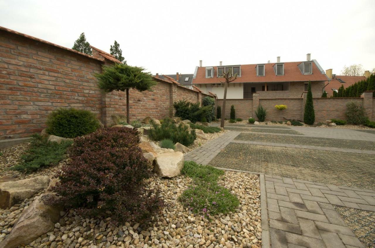 Royal Residence Apartments Gyula Buitenkant foto